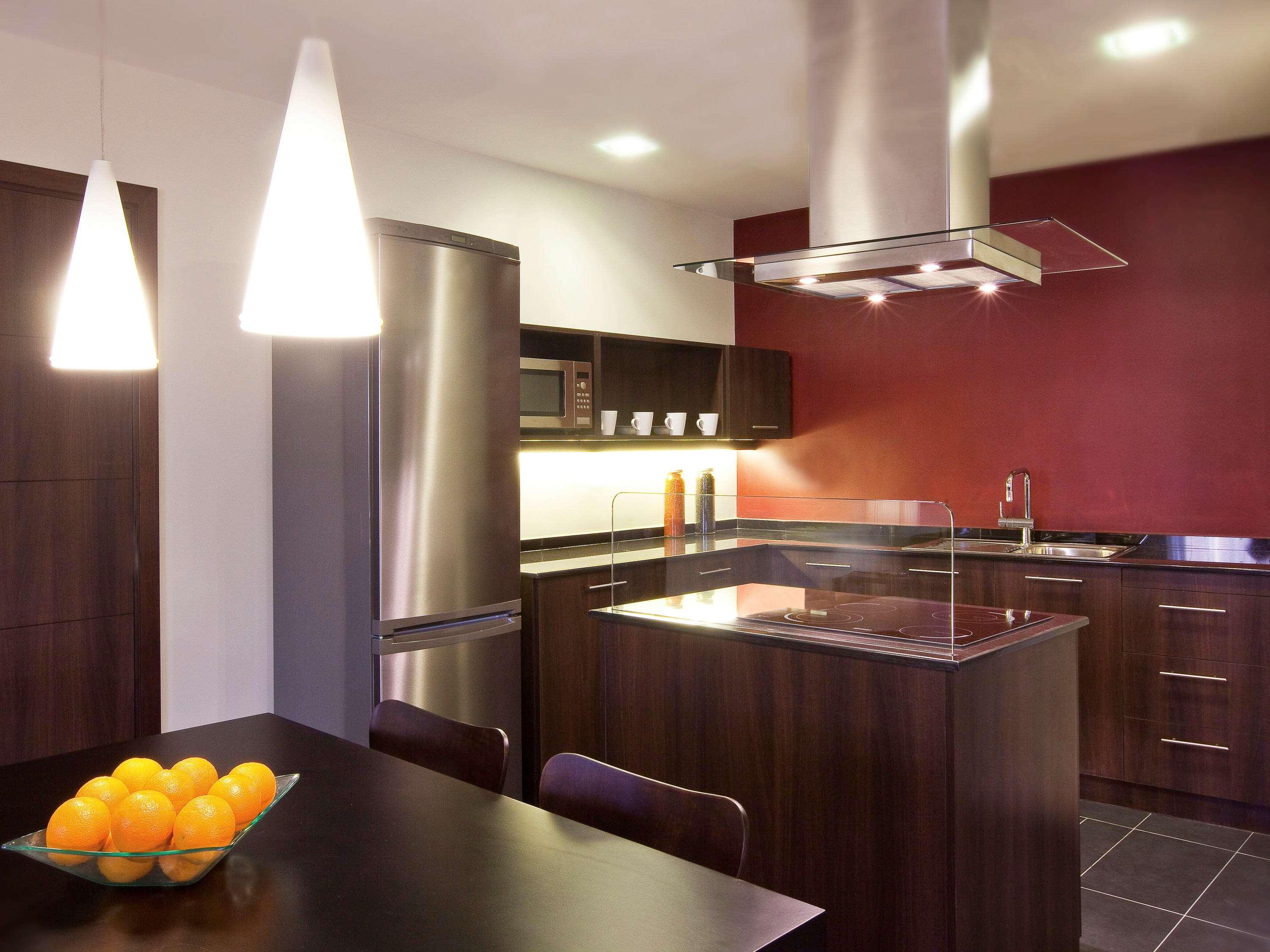Mövenpick Hotel Apartments Al Mamzar Dubai Exterior foto A modern kitchen
