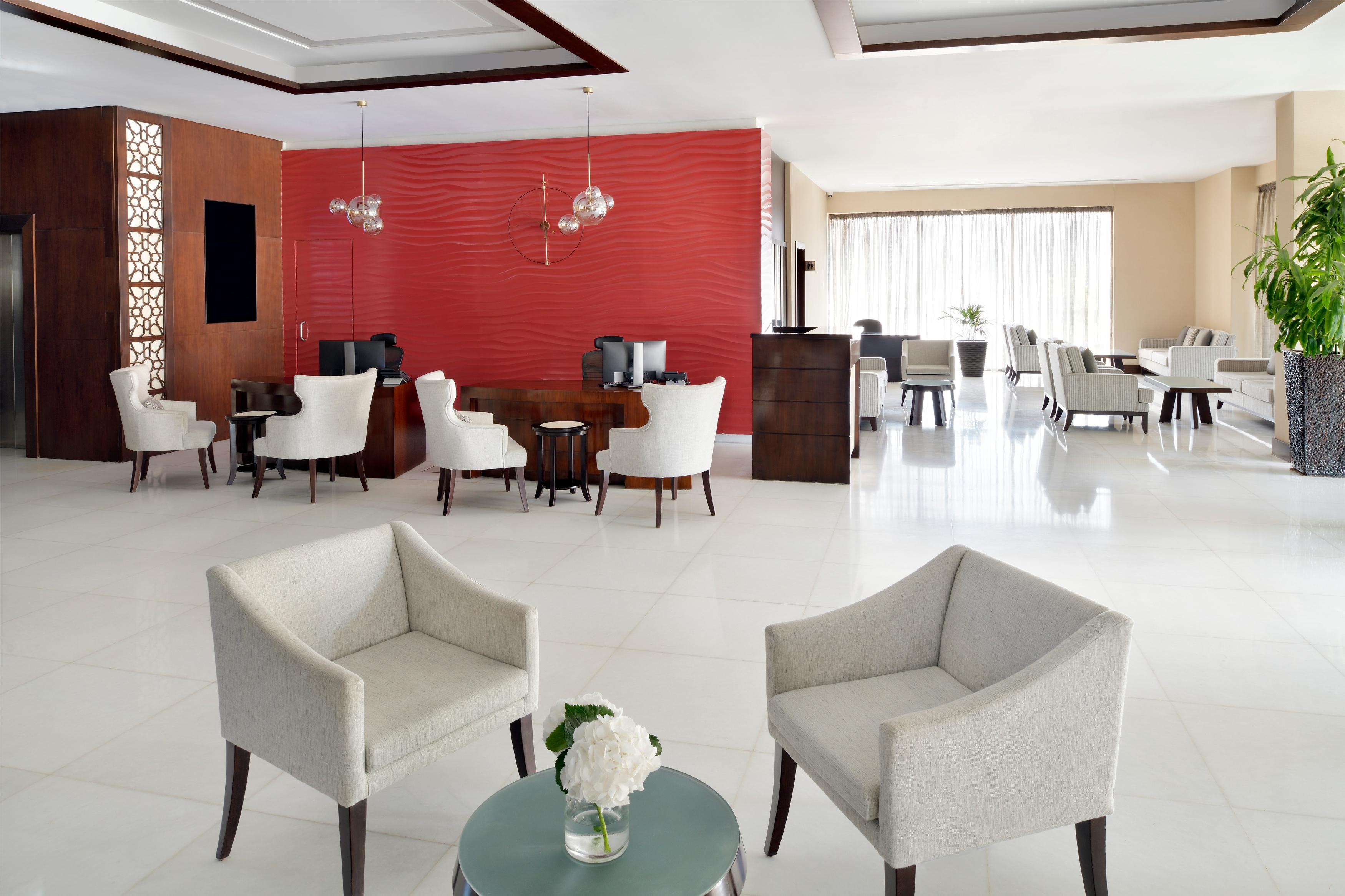 Mövenpick Hotel Apartments Al Mamzar Dubai Exterior foto Lobby