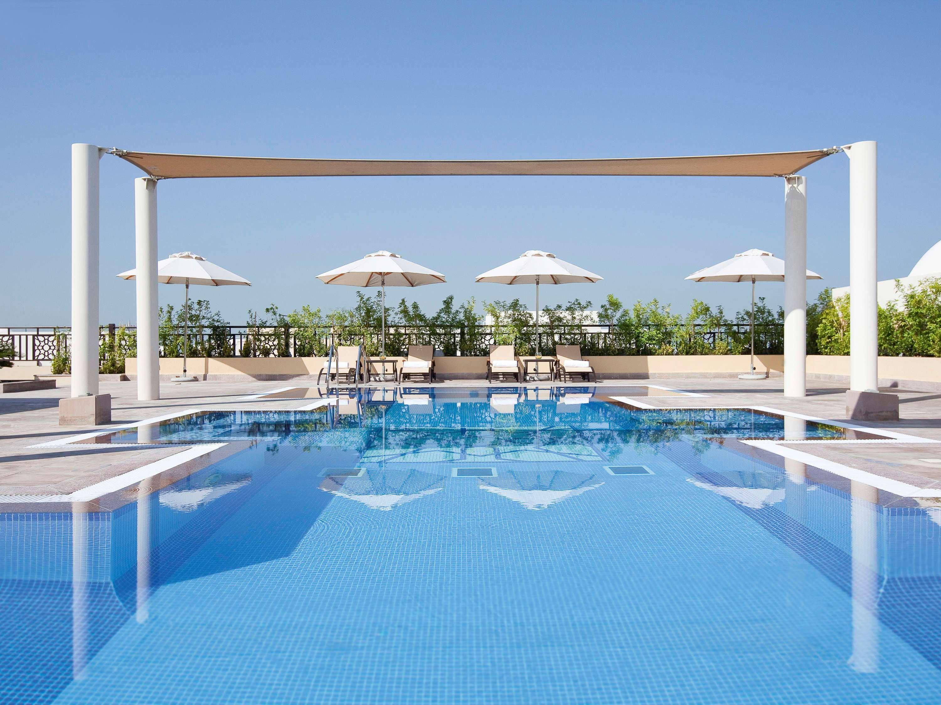 Mövenpick Hotel Apartments Al Mamzar Dubai Exterior foto Rooftop pool at the hotel