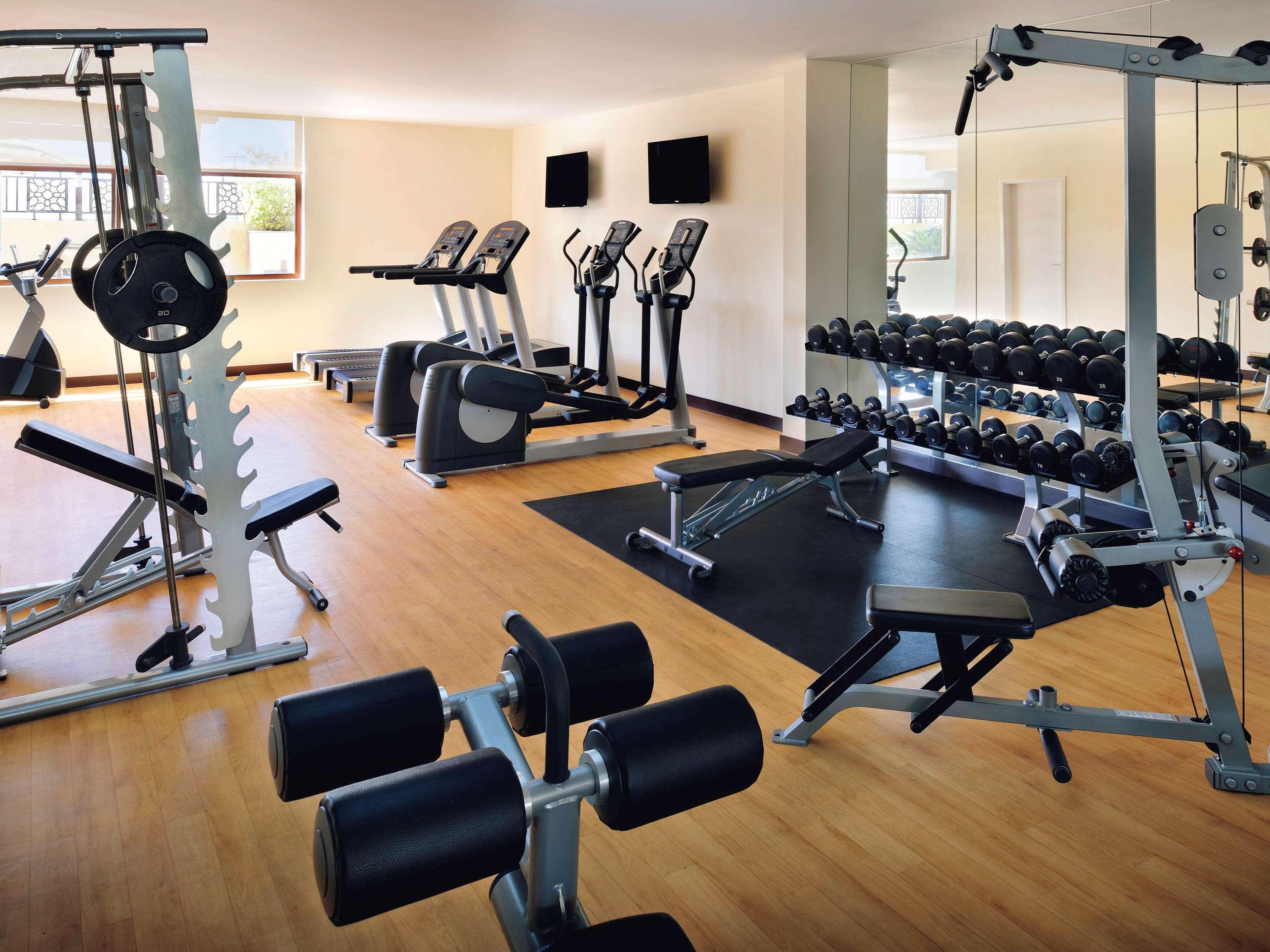 Mövenpick Hotel Apartments Al Mamzar Dubai Exterior foto A typical gym