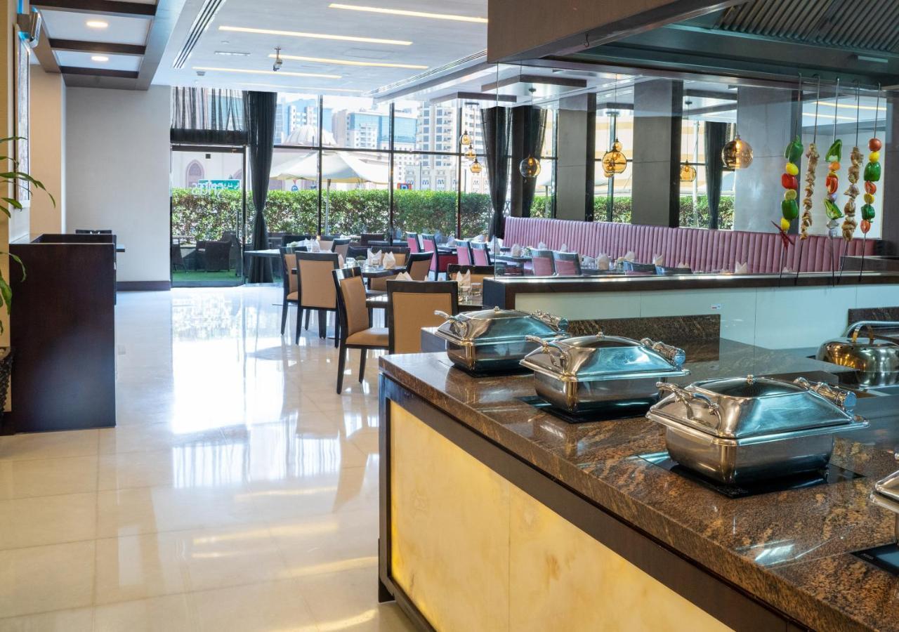 Mövenpick Hotel Apartments Al Mamzar Dubai Exterior foto The restaurant
