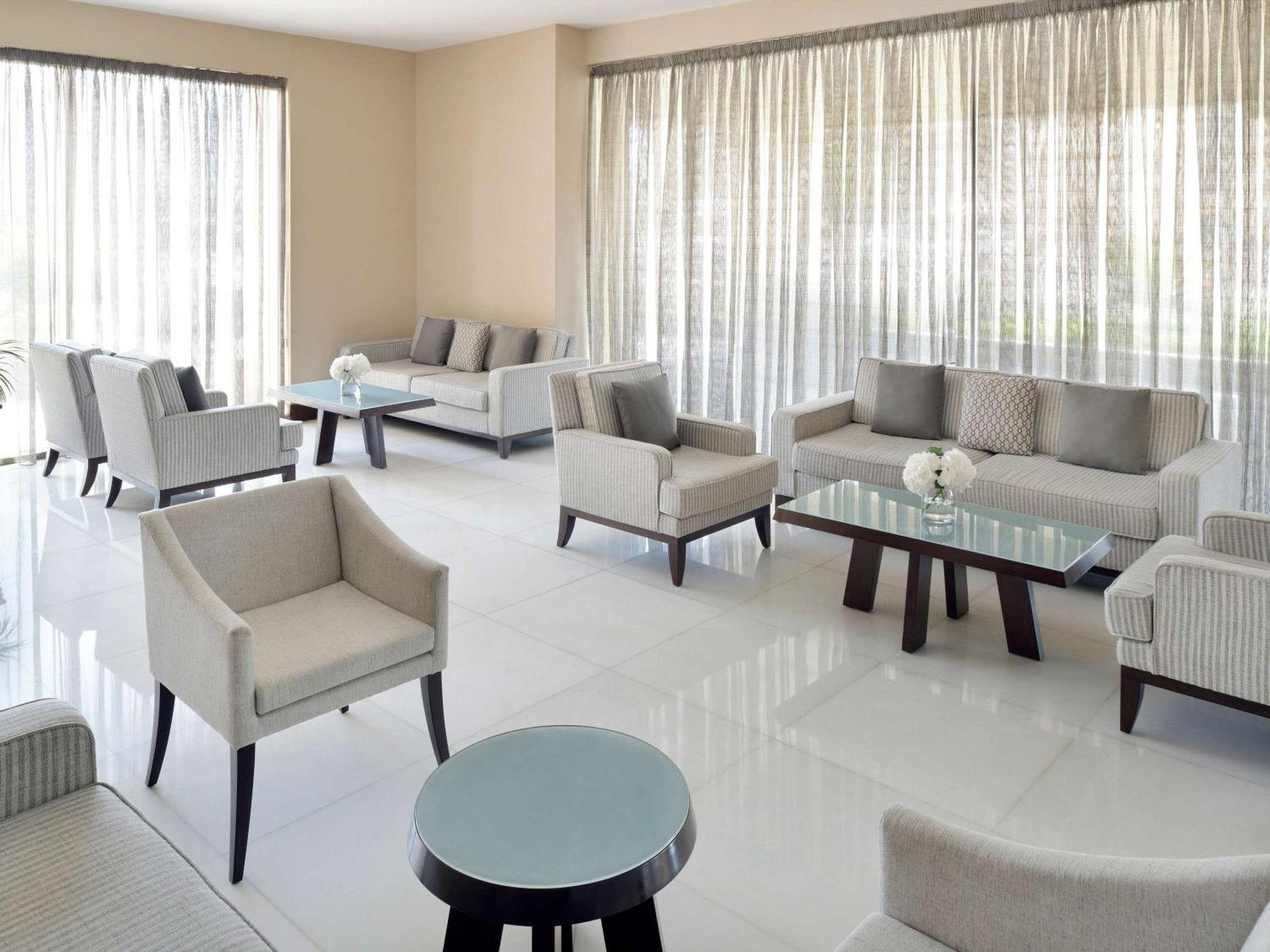 Mövenpick Hotel Apartments Al Mamzar Dubai Exterior foto Interior of the hotel