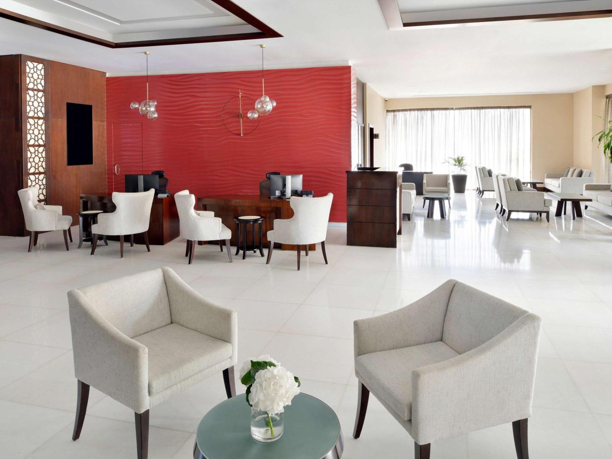 Mövenpick Hotel Apartments Al Mamzar Dubai Exterior foto Lobby