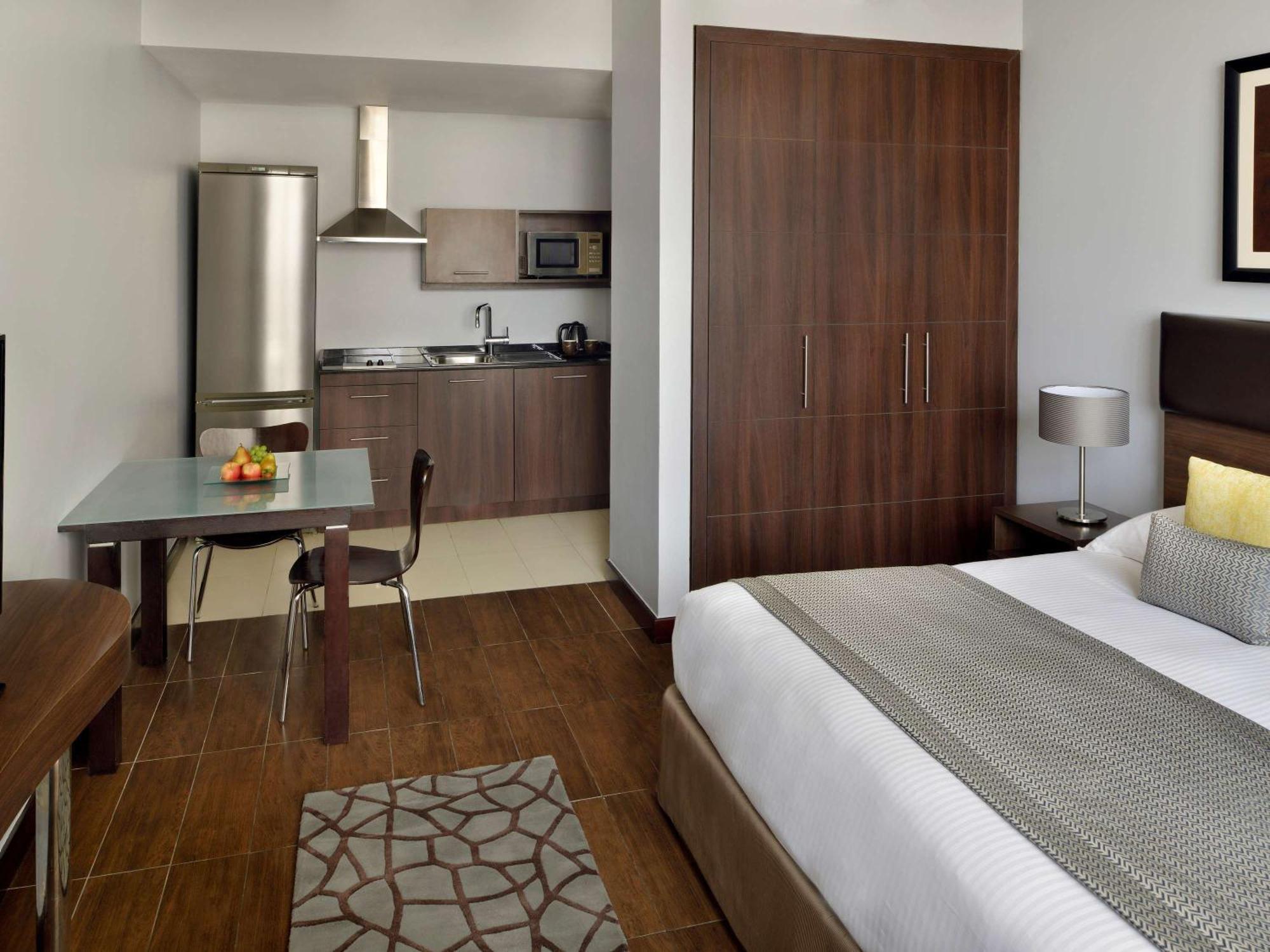 Mövenpick Hotel Apartments Al Mamzar Dubai Exterior foto Studio apartment