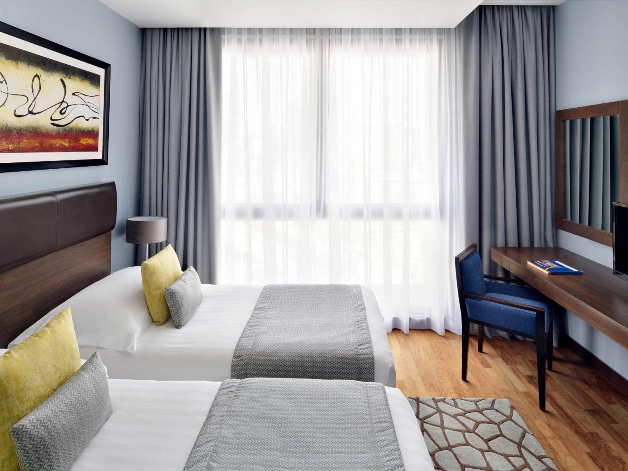 Mövenpick Hotel Apartments Al Mamzar Dubai Exterior foto A room at the hotel