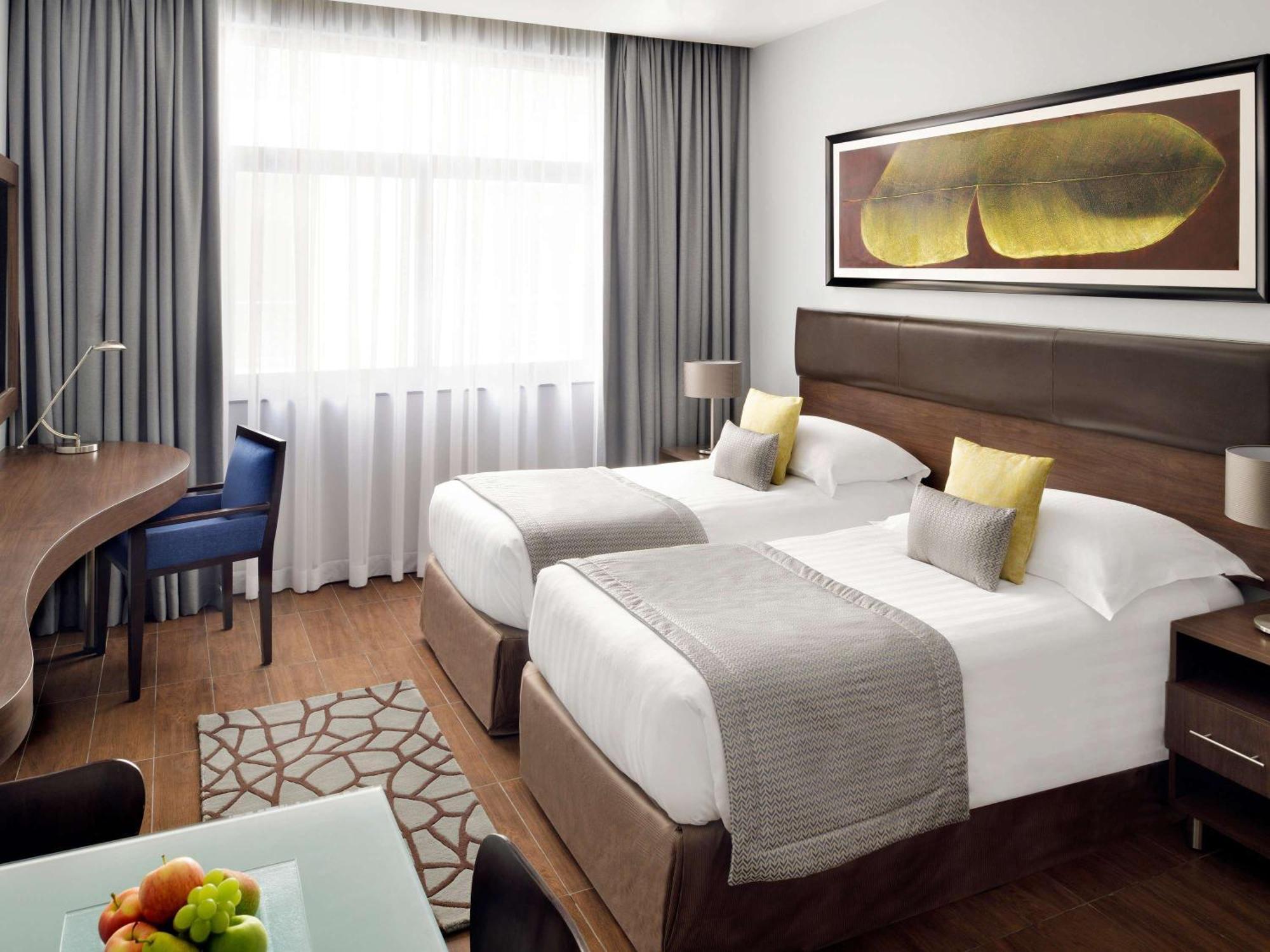 Mövenpick Hotel Apartments Al Mamzar Dubai Exterior foto A room at the hotel